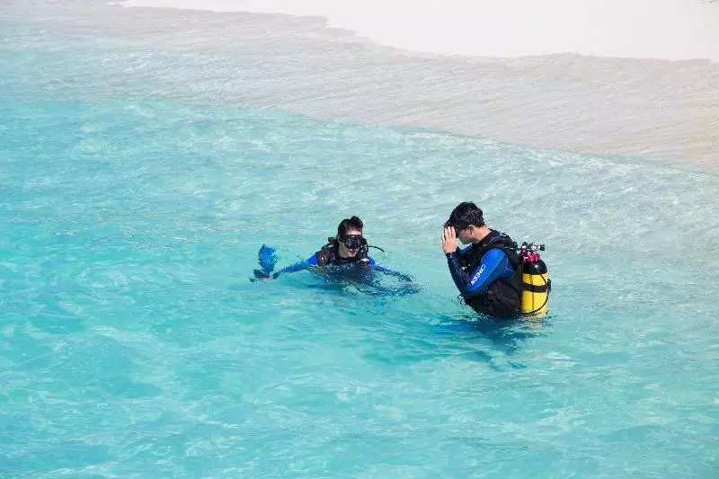 هتل Palm Beach Island Resort & Spa Maldives