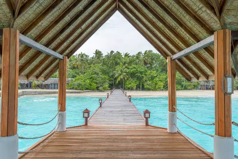 هتل Palm Beach Island Resort & Spa Maldives
