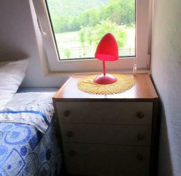 هاستل Kamp Rut