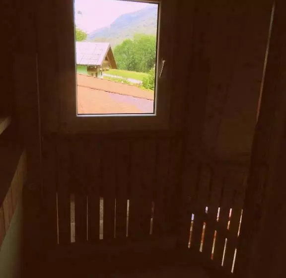 هاستل Kamp Rut