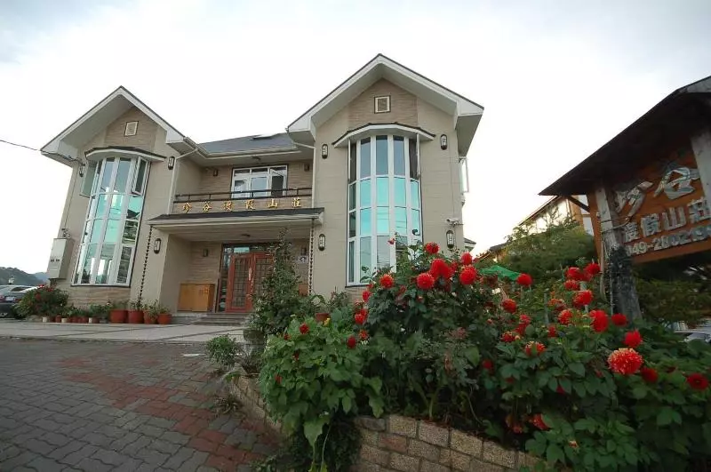 تختخواب و صبحانه Cingjing Farm Jenku Villa