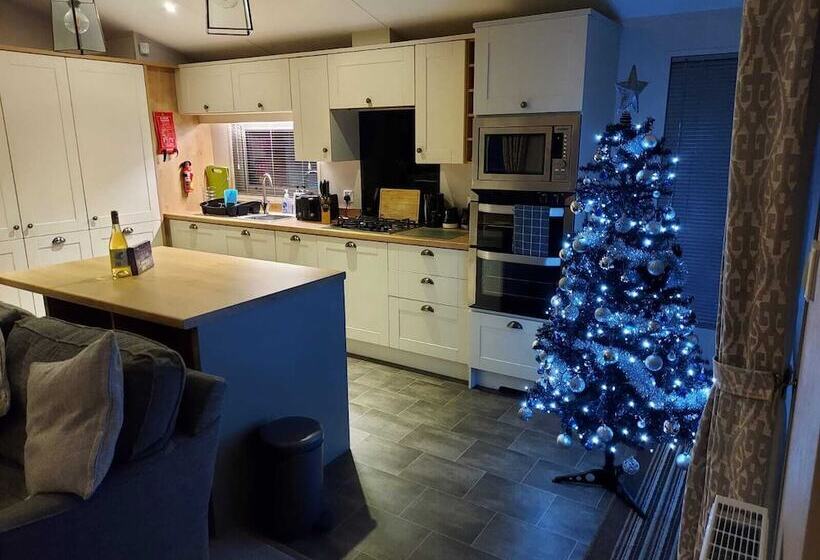 Cayton Pines Lodge At Cayton Bay Holiday Park