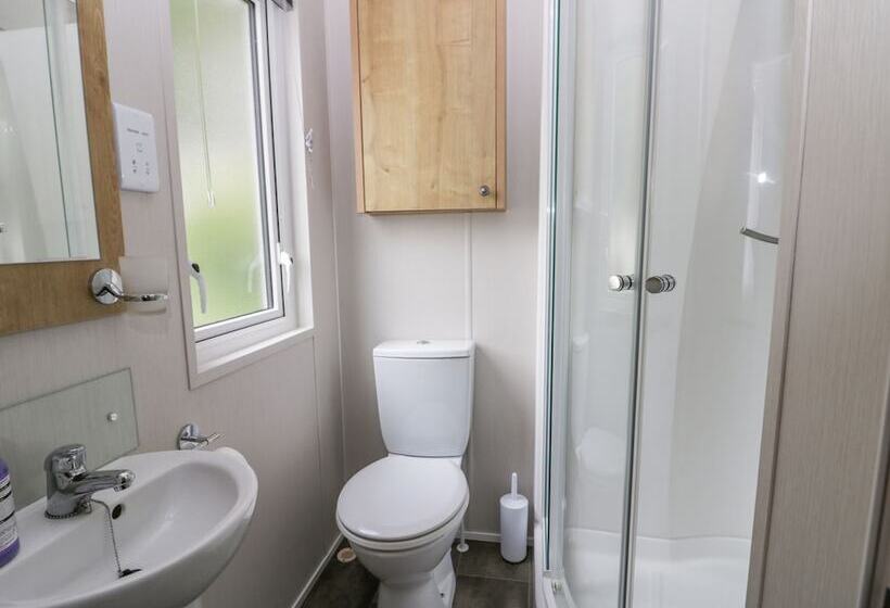 Cayton Pines Lodge At Cayton Bay Holiday Park