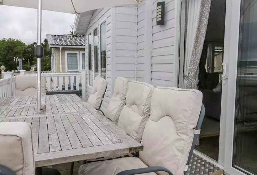 Cayton Pines Lodge At Cayton Bay Holiday Park