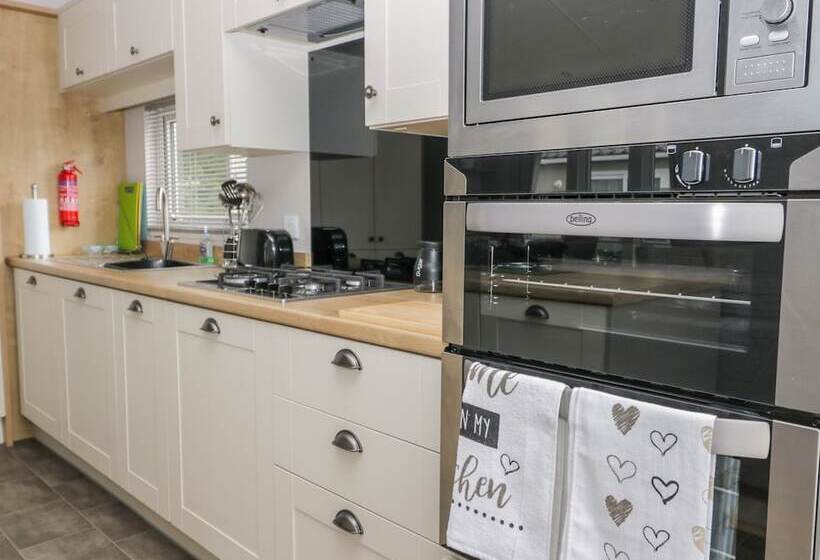 Cayton Pines Lodge At Cayton Bay Holiday Park