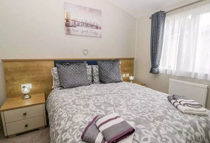 Cayton Pines Lodge At Cayton Bay Holiday Park