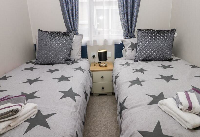 Cayton Pines Lodge At Cayton Bay Holiday Park