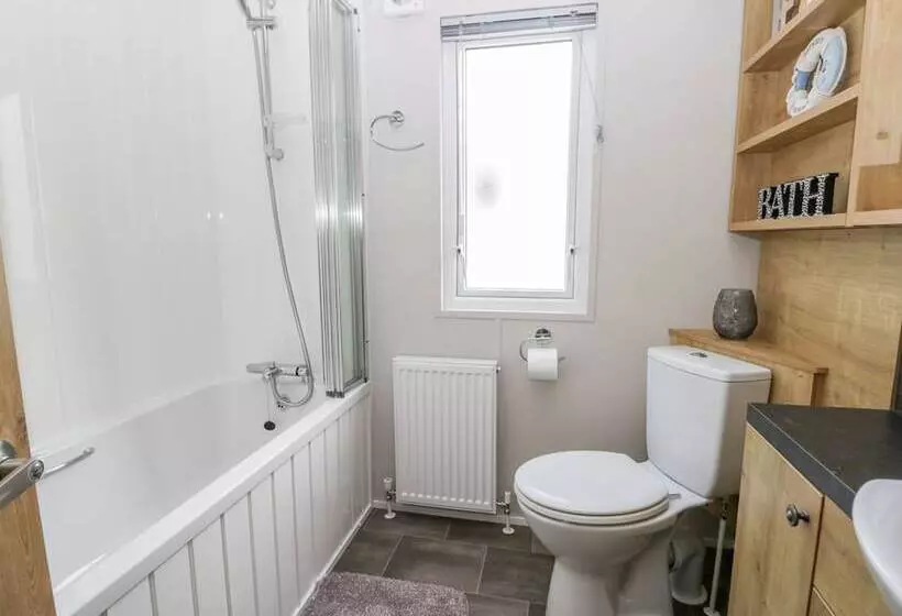 Cayton Pines Lodge At Cayton Bay Holiday Park