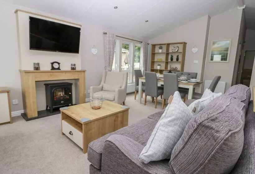 Cayton Pines Lodge At Cayton Bay Holiday Park