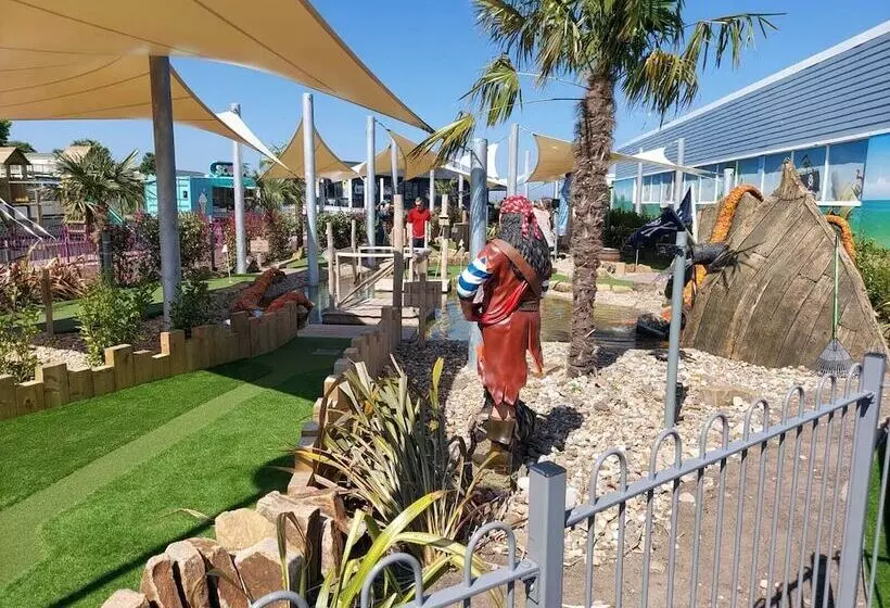 Cayton Pines Lodge At Cayton Bay Holiday Park