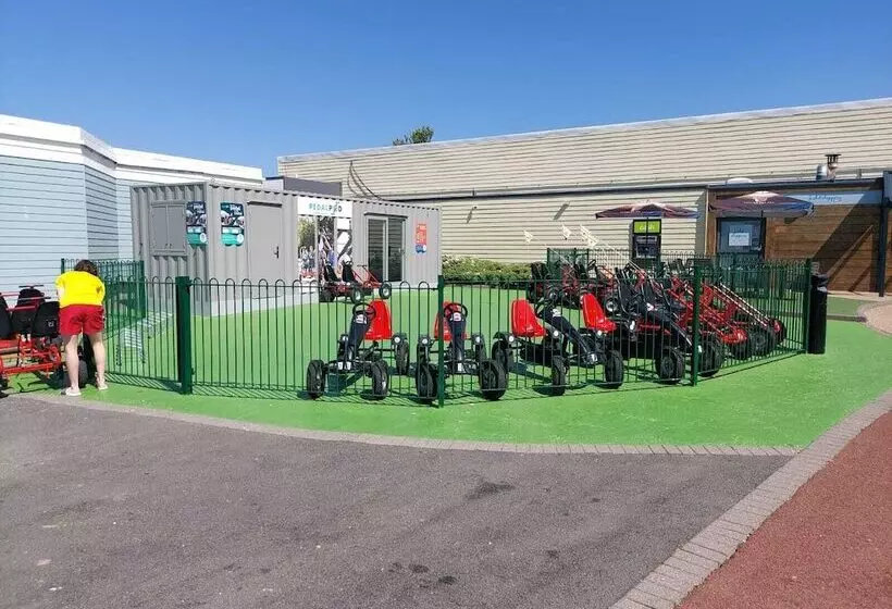 Cayton Pines Lodge At Cayton Bay Holiday Park