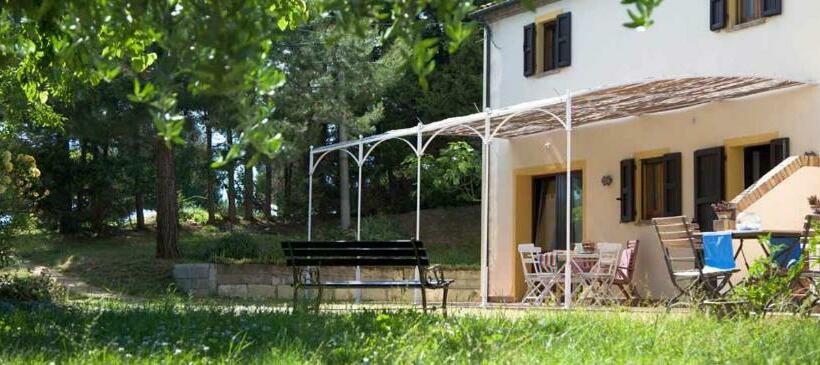 هتل Il Casale Di Montefreddo