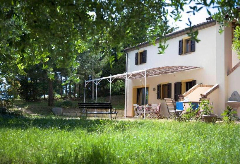 هتل Il Casale Di Montefreddo