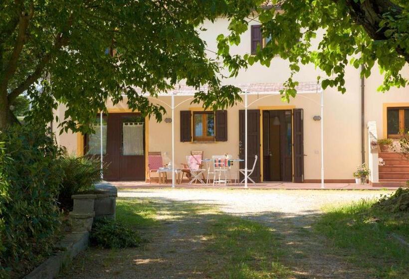 هتل Il Casale Di Montefreddo