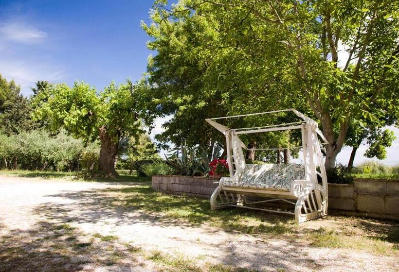 هتل Il Casale Di Montefreddo