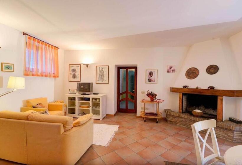 هتل Il Casale Di Montefreddo