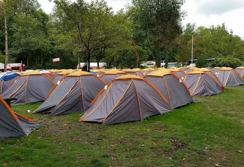 Hotelli Munich Camping Glamping And Dorms