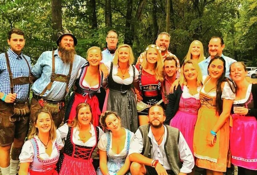 Hotelli Munich Camping Glamping And Dorms