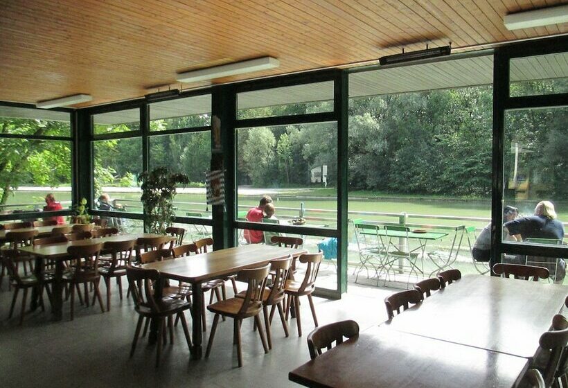 Hotelli Munich Camping Glamping And Dorms