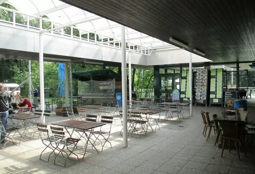 Hotelli Munich Camping Glamping And Dorms