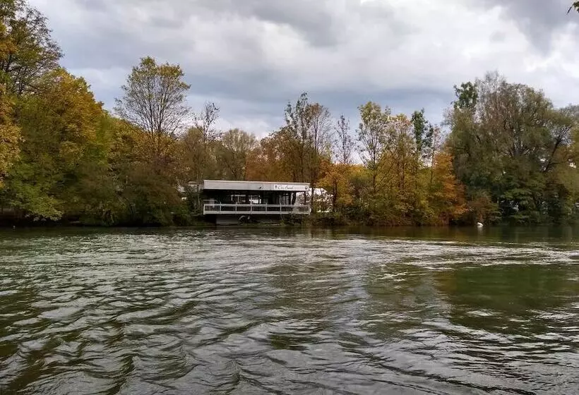 Hotelli Munich Camping Glamping And Dorms