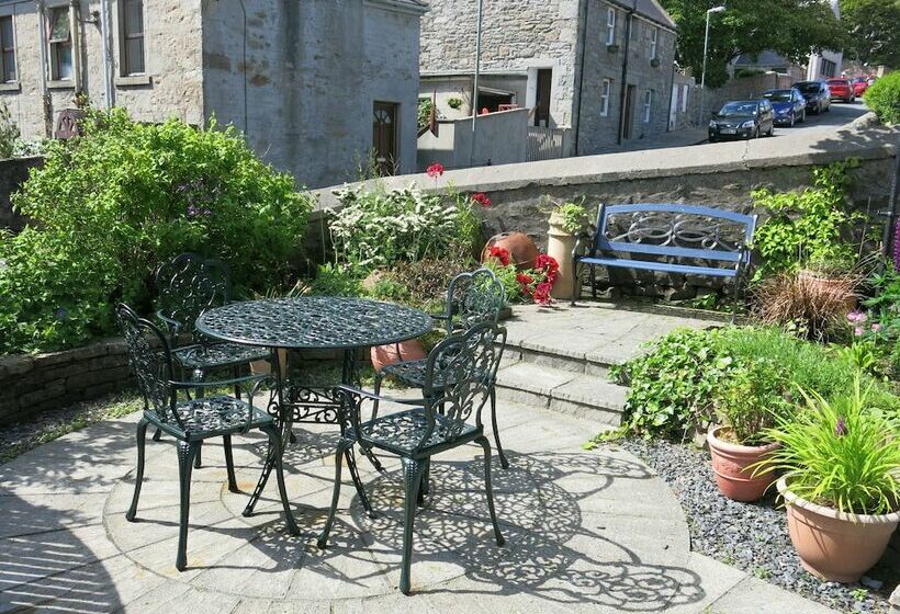 بنسيون Fort Charlotte Guest House