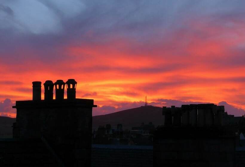 بنسيون Fort Charlotte Guest House