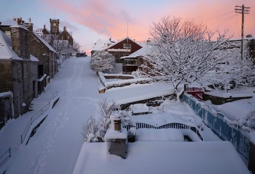 بنسيون Fort Charlotte Guest House