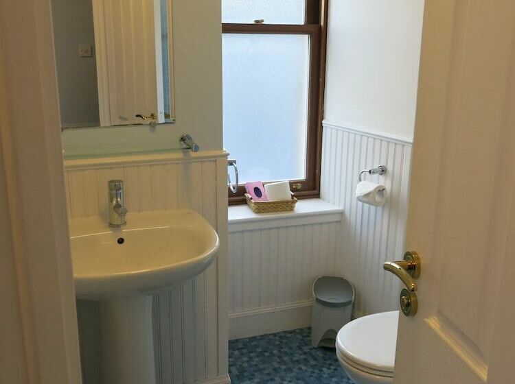 بنسيون Fort Charlotte Guest House