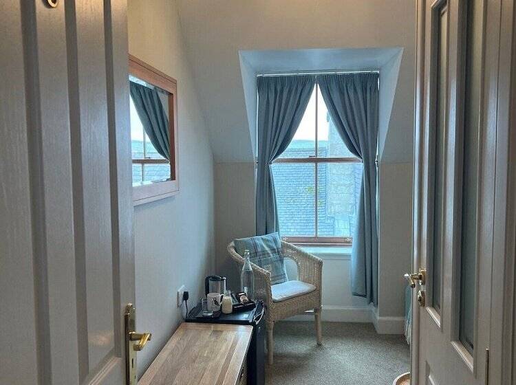 بنسيون Fort Charlotte Guest House