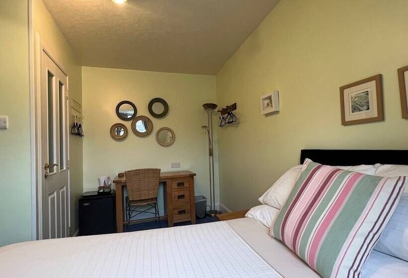 بنسيون Fort Charlotte Guest House