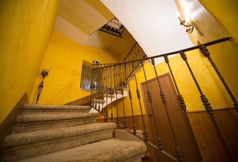 فندق فئة نجمة واحدة Julio