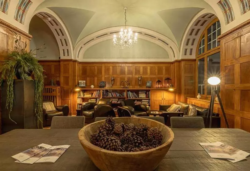 Hotelli Alpine Inn Davos