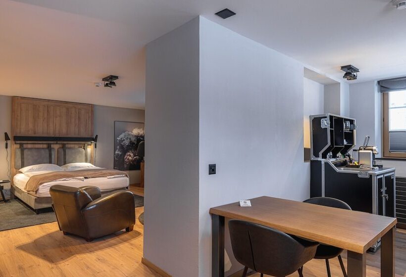 هتل Alpine Inn Davos