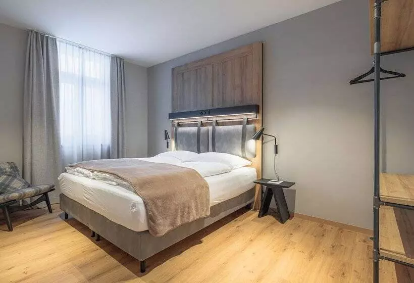 Hotelli Alpine Inn Davos