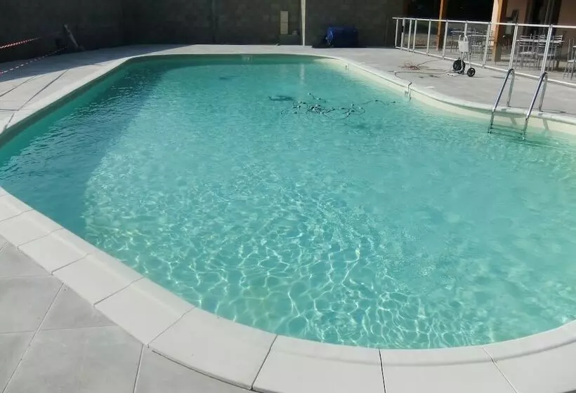 Hotelli Camping La Croix Badeau Tentes équipées