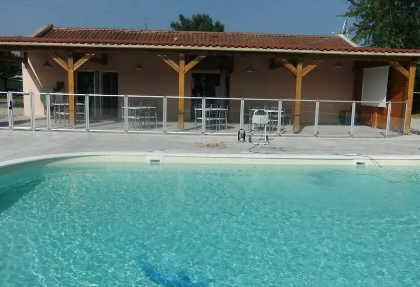 Hotelli Camping La Croix Badeau Tentes équipées