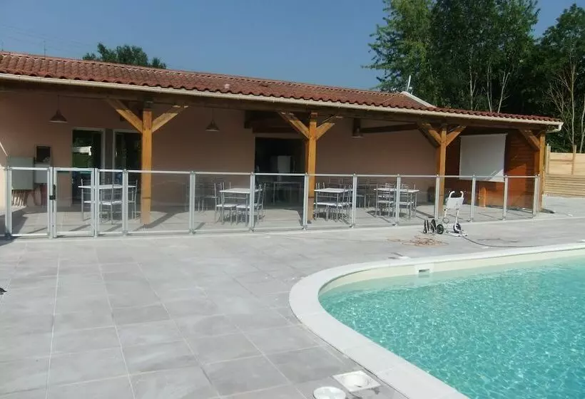 Hotelli Camping La Croix Badeau Tentes équipées