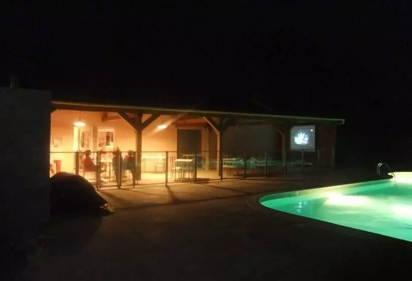 Hotelli Camping La Croix Badeau Tentes équipées