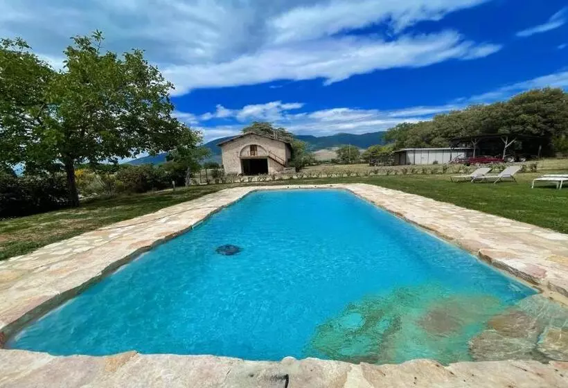 Hotelli Exclusive Pool Open All Year Spoleto Biofarm Slps 8 Village Shops, Bar1 Km 6