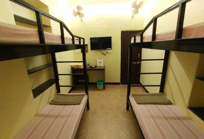 Pension (Hôtel basse catégorie) Bakul