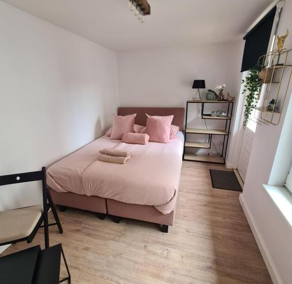 ペンション Evy S Garden House