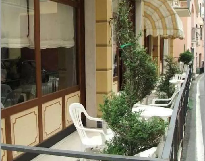 ホテル Albergo Nena