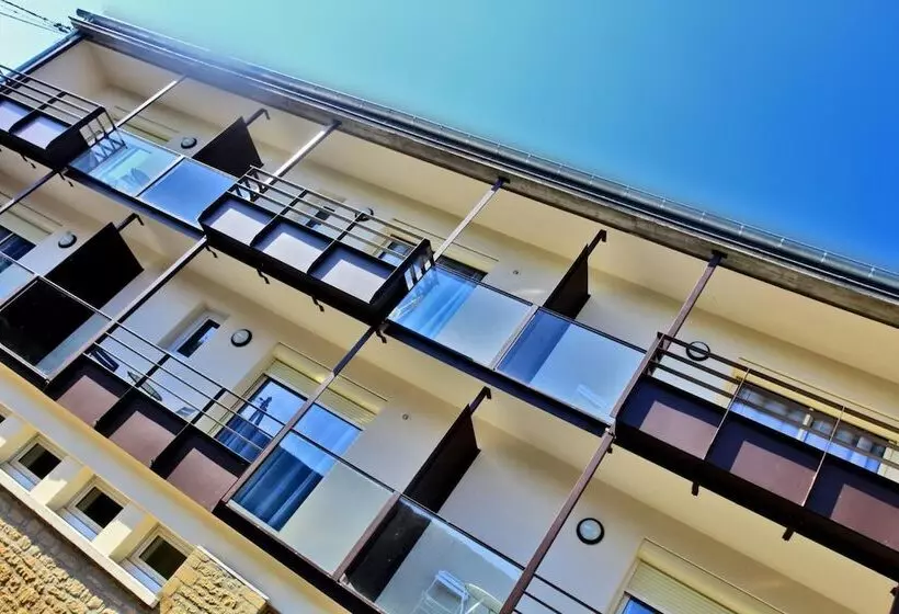 Hotel De Compostelle