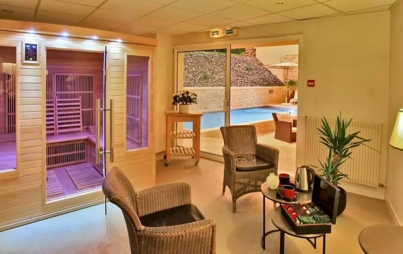 Hotel De Compostelle