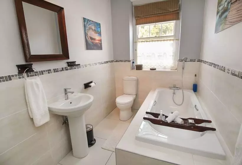 酒店 Four Oaks Guesthouse