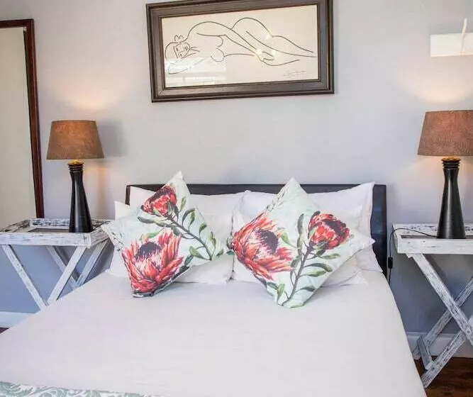 酒店 Four Oaks Guesthouse