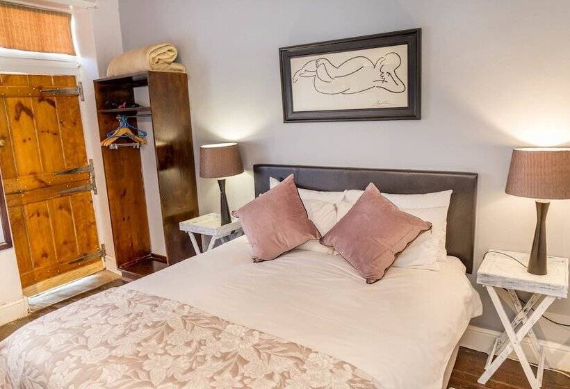 ホテル Four Oaks Guesthouse