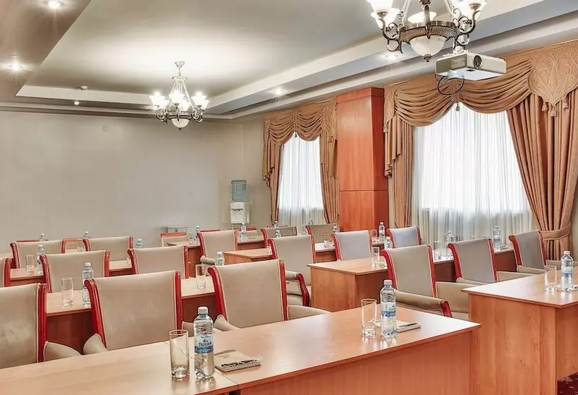 هتل Goldman Empire