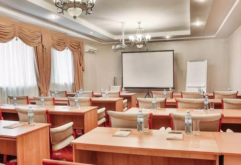 هتل Goldman Empire